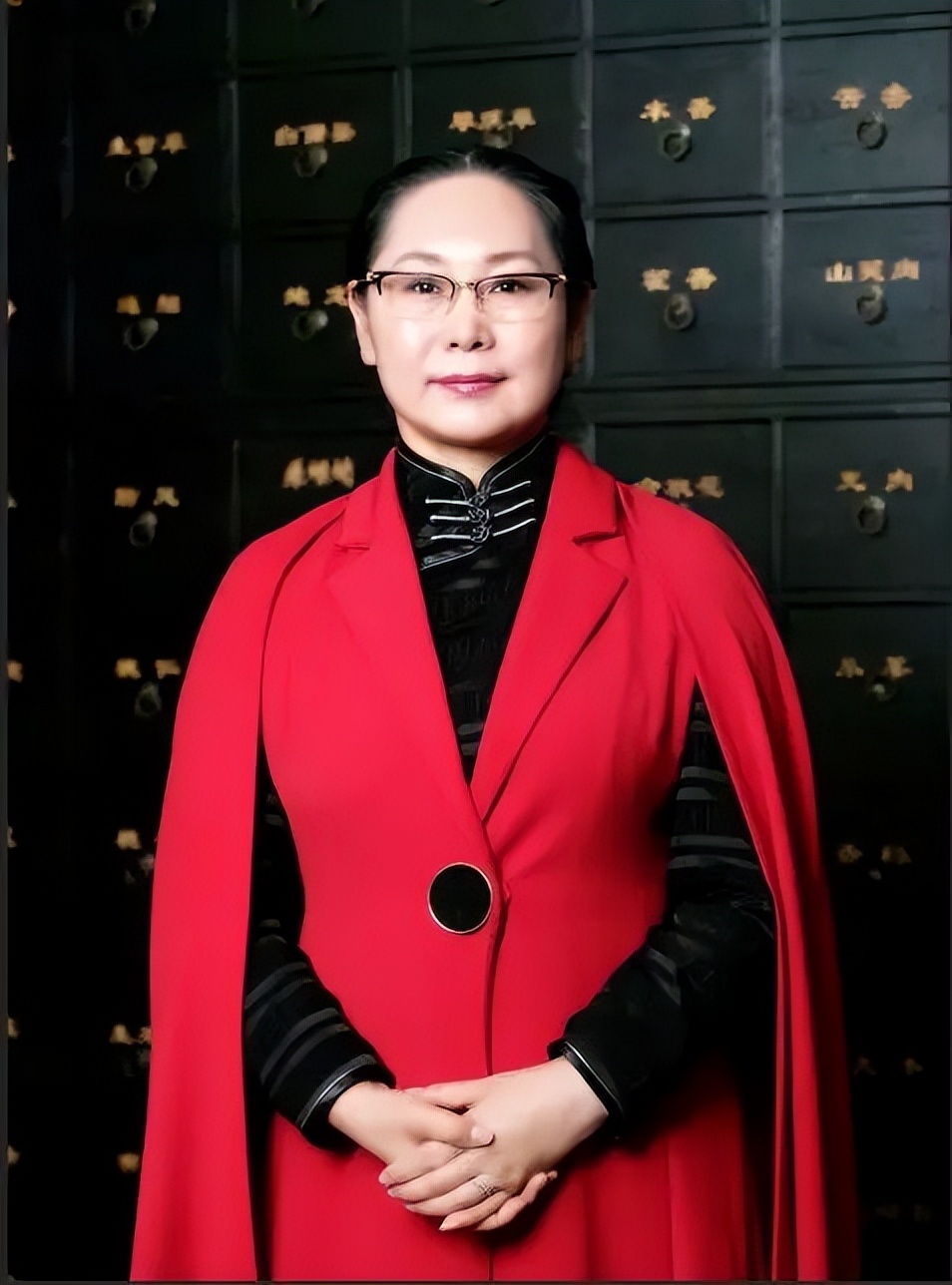 张荣华:嫁穷小子,捡垃圾卖豆腐,给武汉和汶川捐1亿