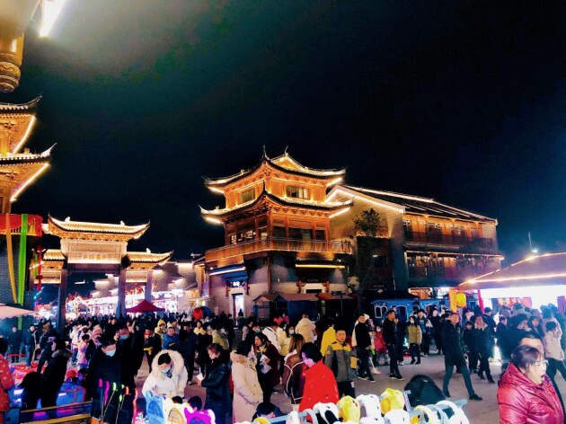 关圣古镇夜景图片