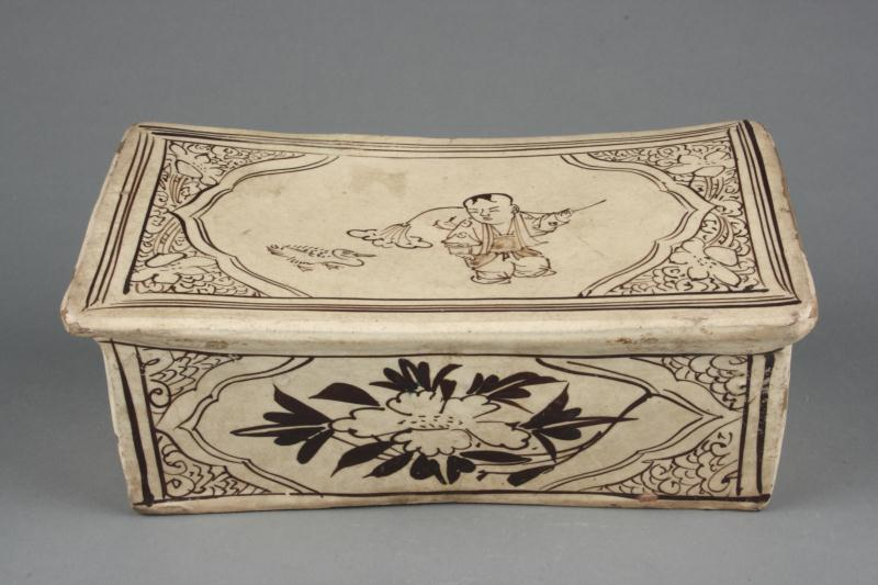 精湛纯熟的烧造工艺,使磁州窑瓷枕在民间深受百姓欢迎