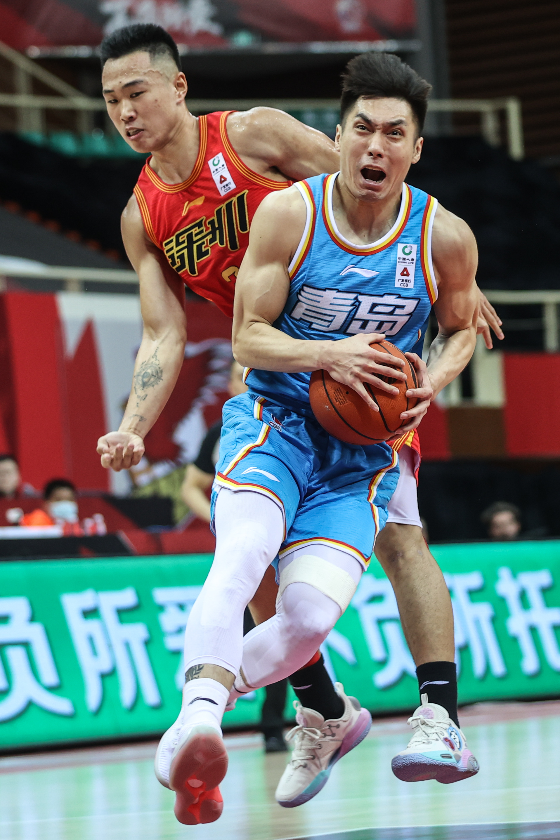 篮球——cba第二阶段青岛每日优鲜对阵深圳马可波罗