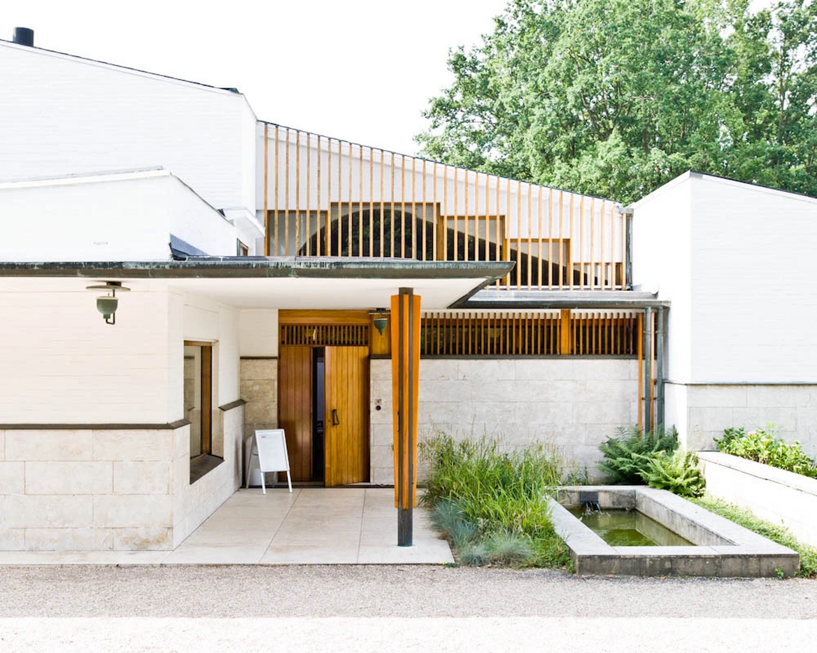 aalto 于1956年设计的卡雷住宅是他在法国建成的唯一一个项目.