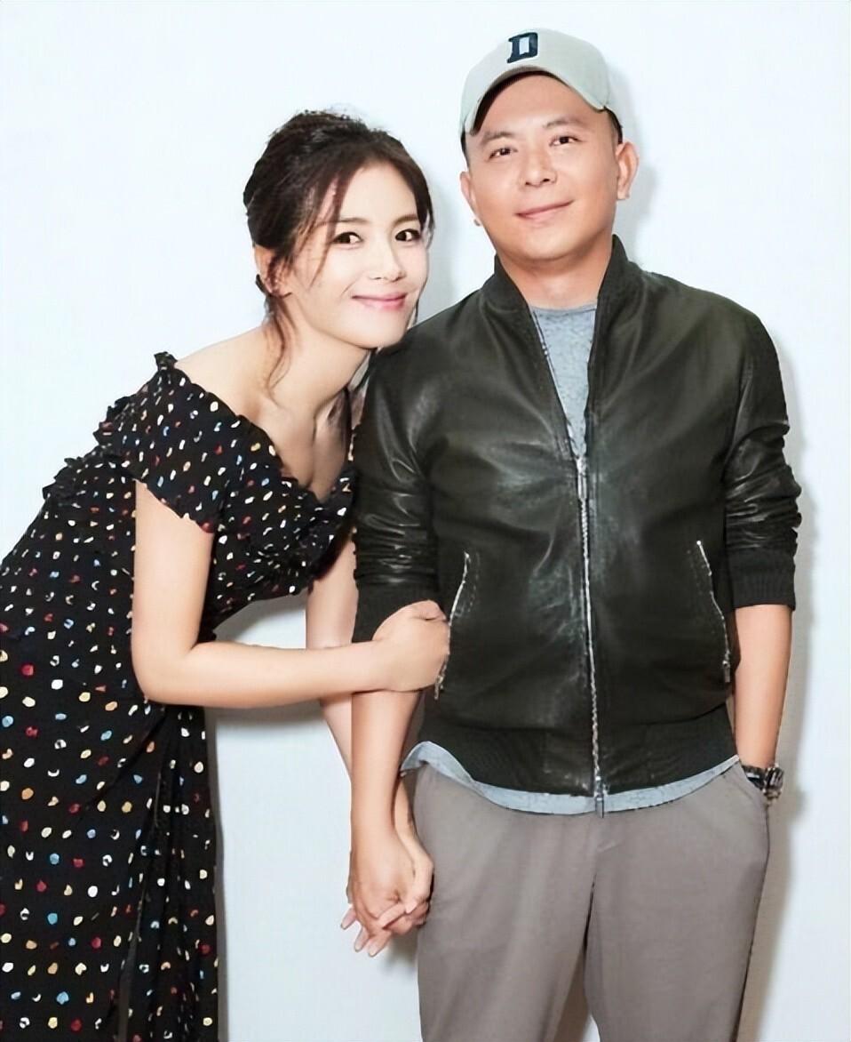 刘涛晒全家福!她年轻似少女,老公像老头,一家人合照如祖孙三代