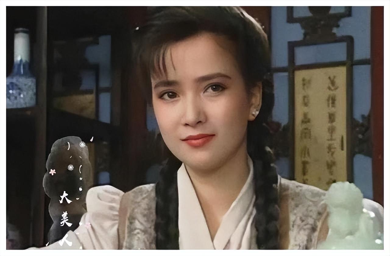 然而,他和被称为"小梅艳芳"的张澍谈起恋爱,这次似乎是真心实意的.