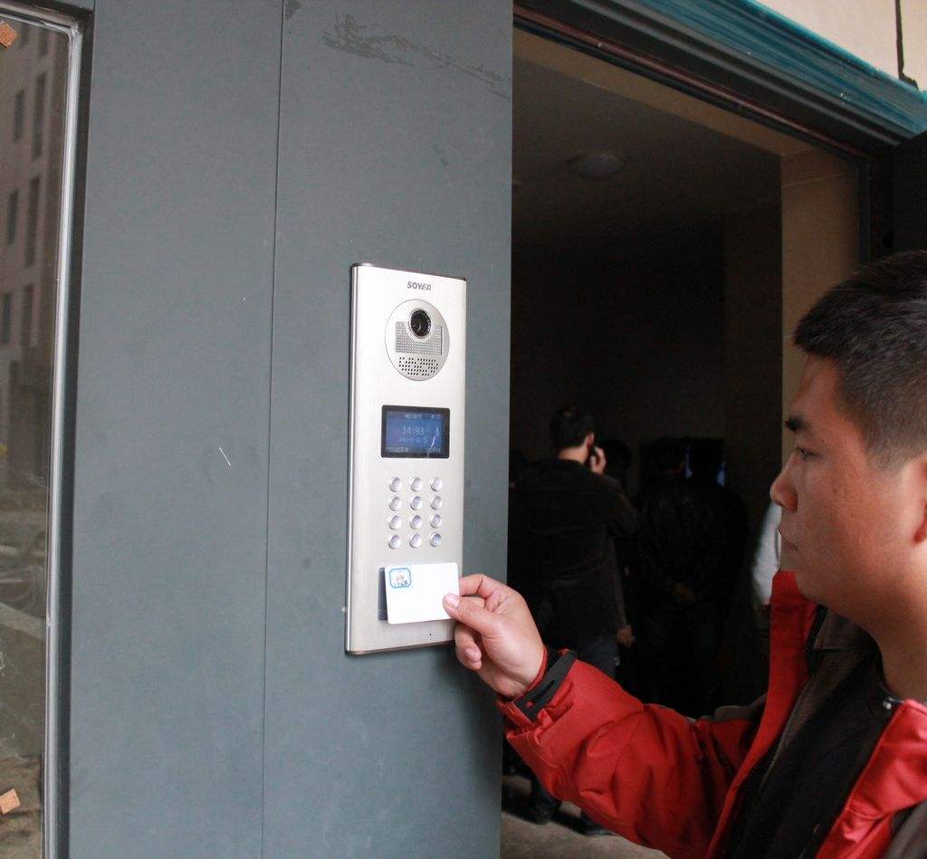 老旧小区"加装电梯"遭反对?"新建议"提出,1楼,7楼都同意了