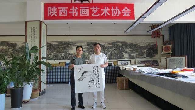 河南灵宝著名书画家张天武在陕西书画艺术协会展示才艺