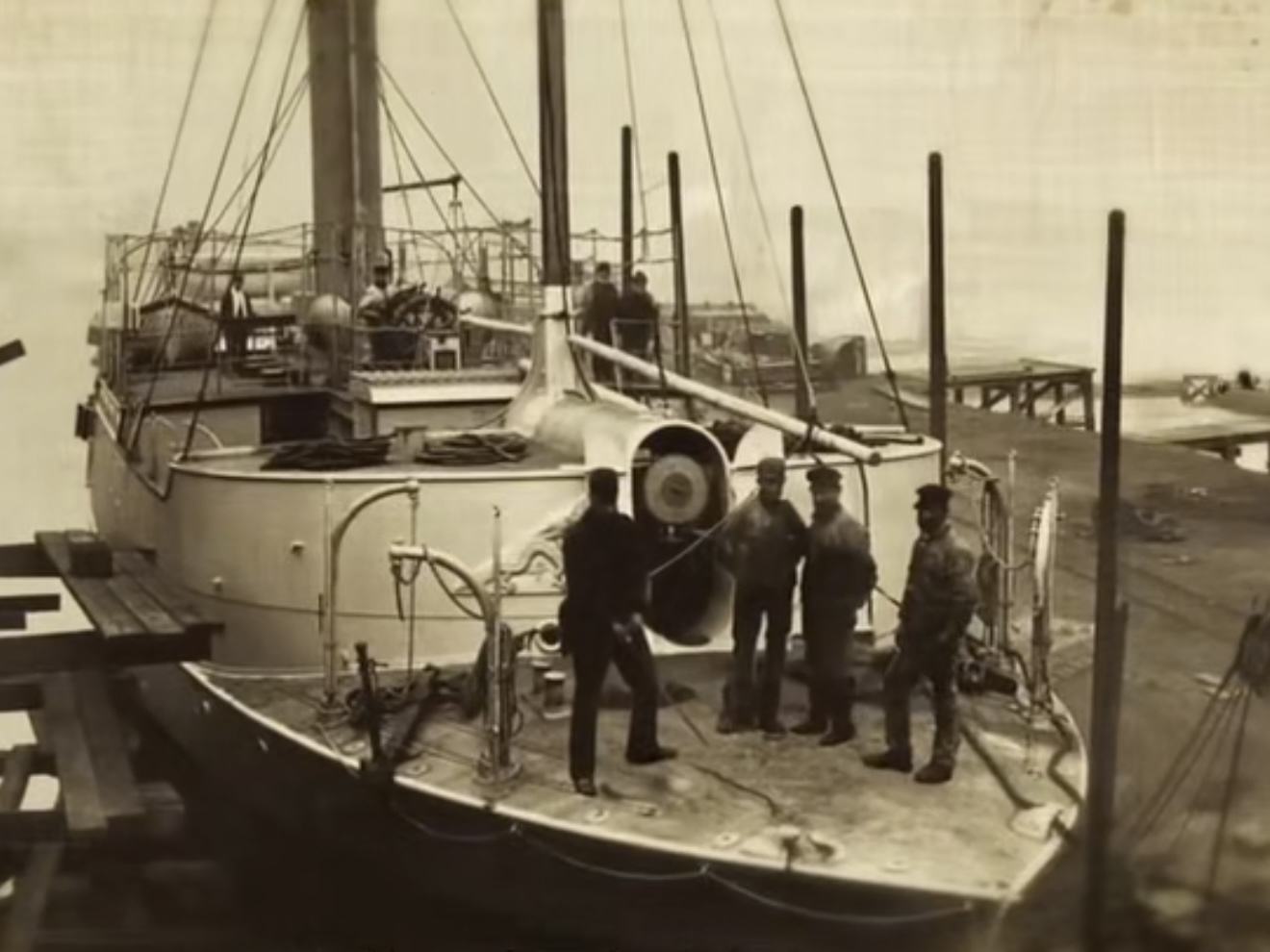 李鸿章为何向英国购买一批蚊子船?贫穷弱国的无奈选择