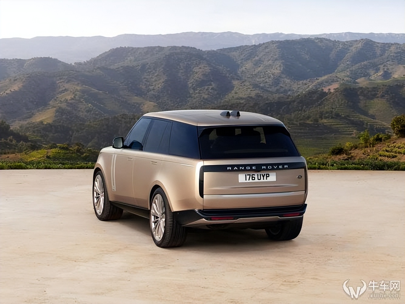 2024款路虎揽胜终于来了!标配8at四驱 差速锁,比霸道还帅气