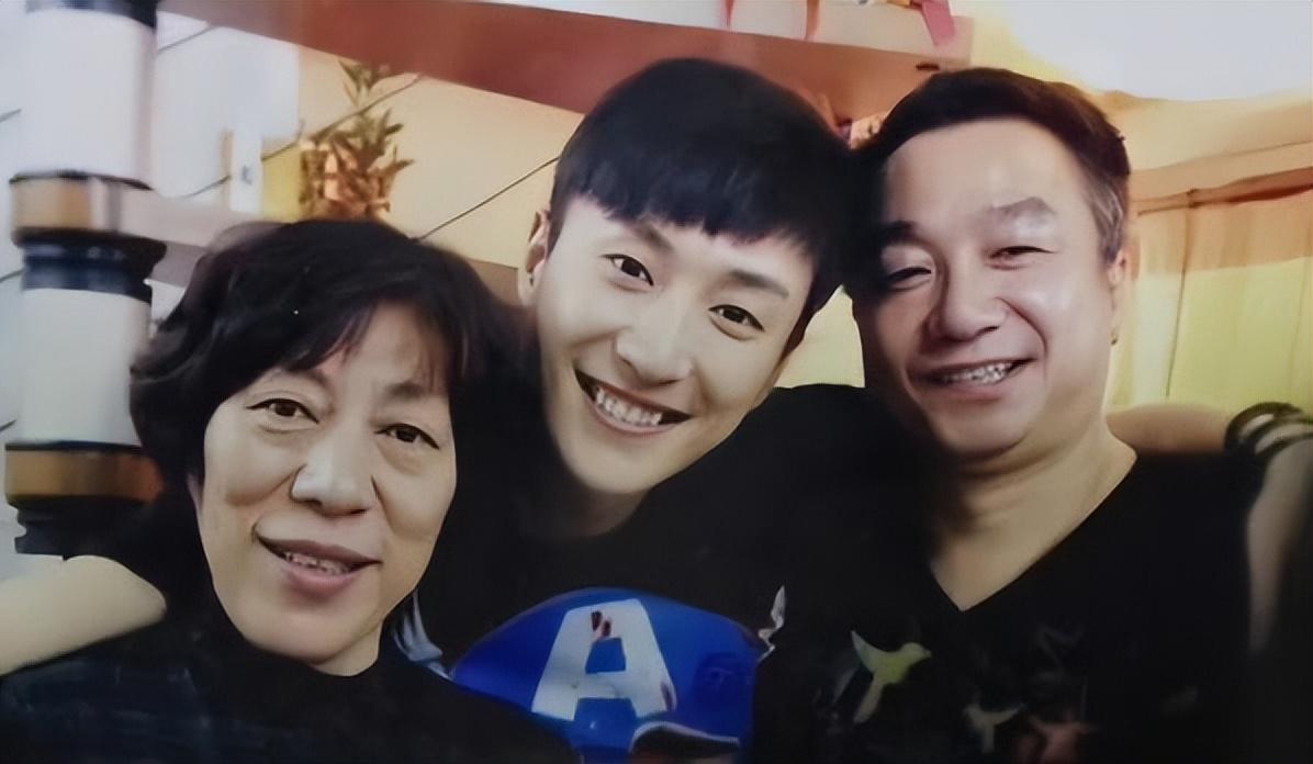 演员乔任梁24岁爆火因抑郁症离世父母丧子后的坚持让人泪目