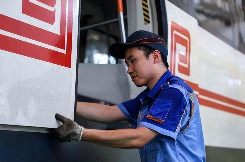 "还真有人倒贴钱上班"?部分地铁员工选择离职:再稳定也不干了