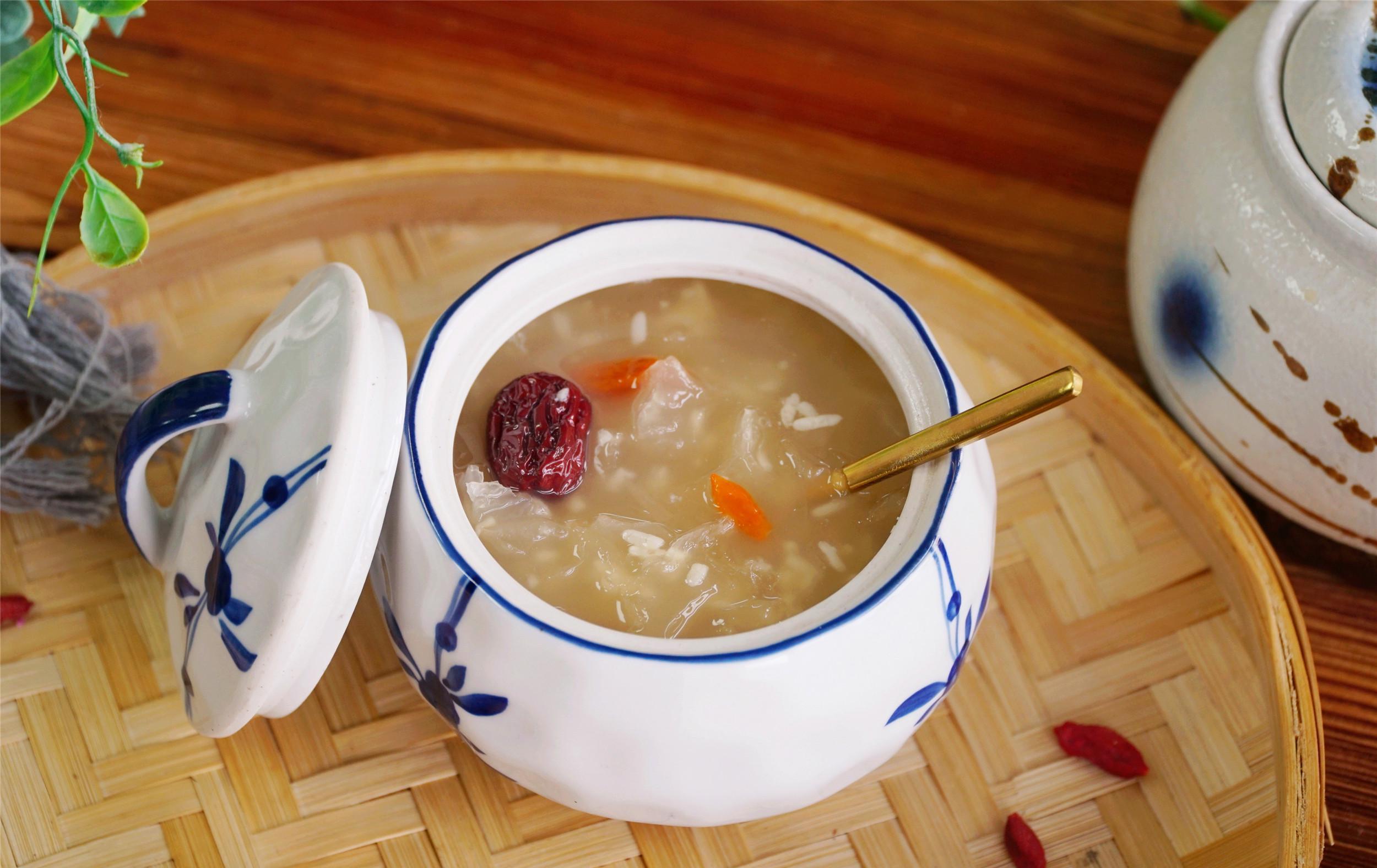 秋天,光喝水还不够,要学会喝汤,推荐3道秋日汤,润燥败火