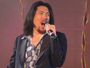 24岁以一曲红过田震那英,为承诺单身26年