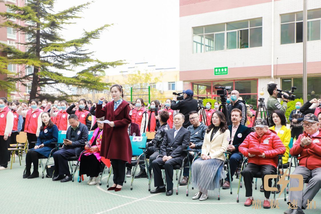 中华志愿者艺术团隆重落牌北京市爱莲舞蹈学校