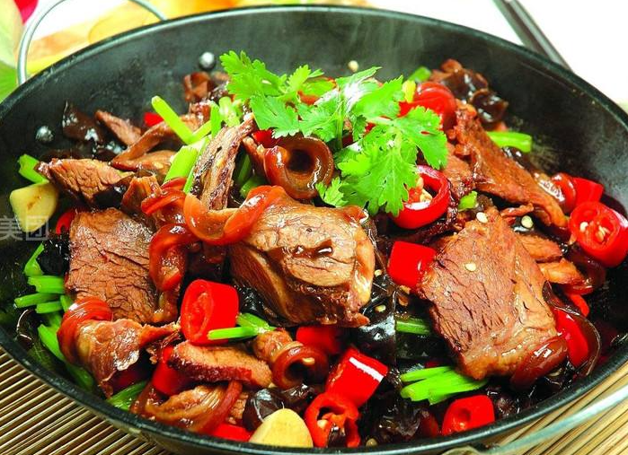 这样做干锅牛肉,肉质鲜香,麻辣爽口,停都停不下来!
