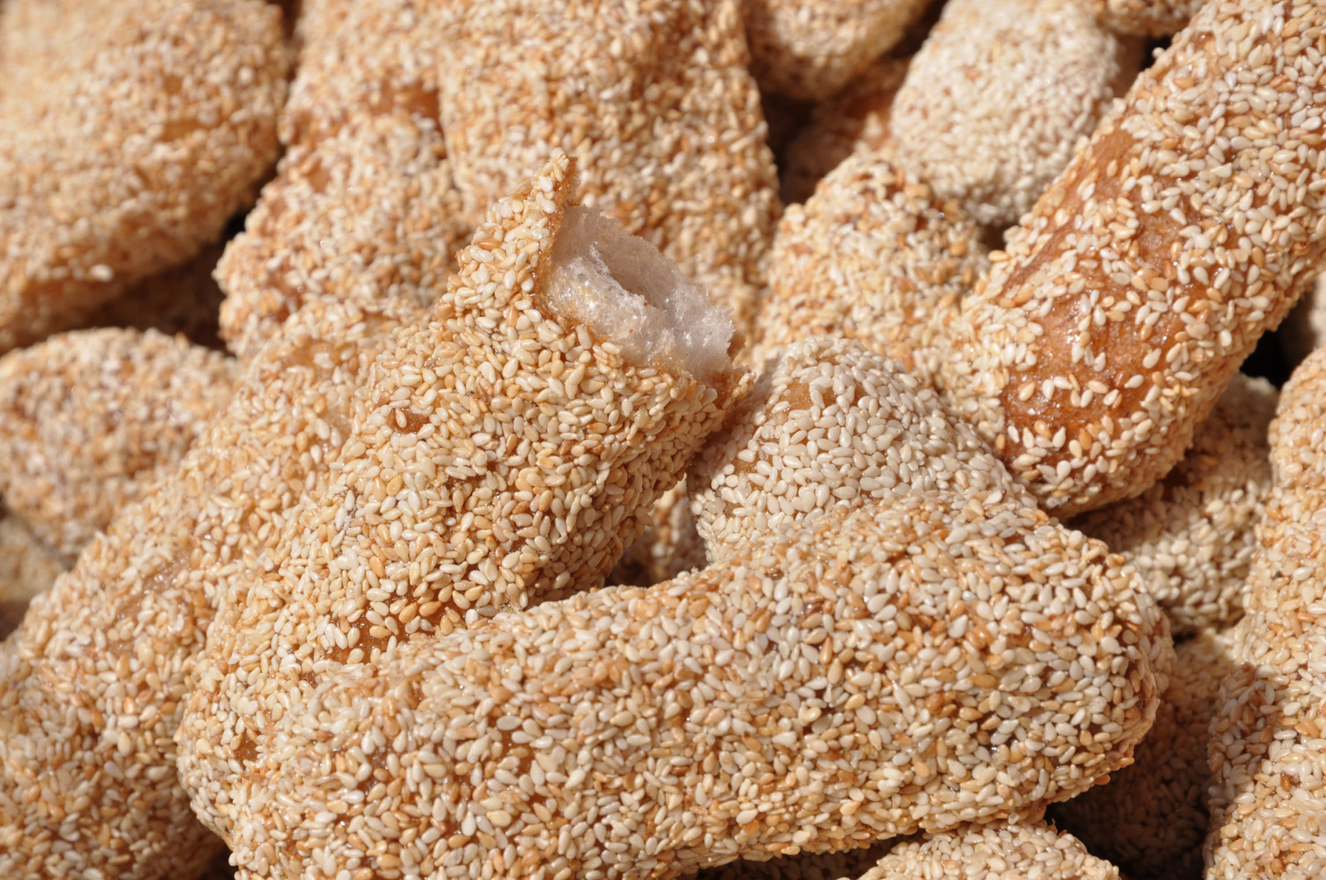 鼓槌样的三原蓼花糖,个大体松,香甜酥脆,绵软易化,太好吃了