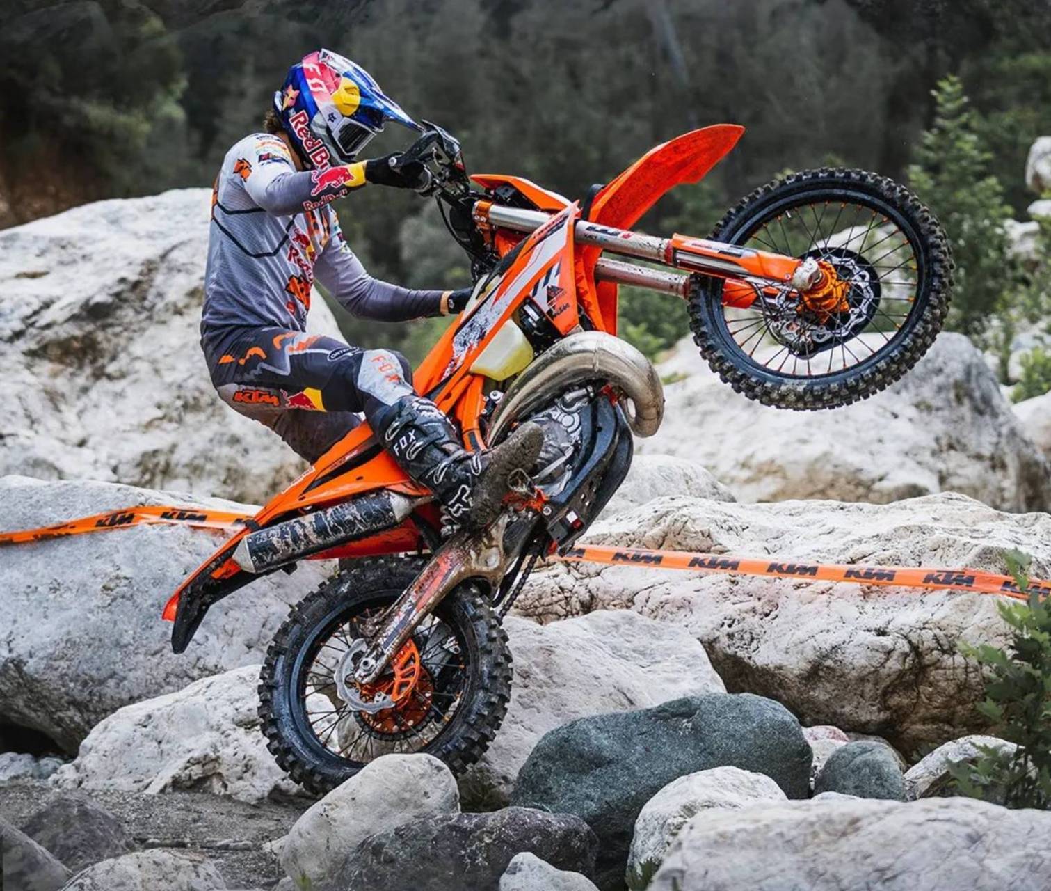 2024款ktm300exchardenduro版车型是为硬耐力赛打造的,售价为105,800