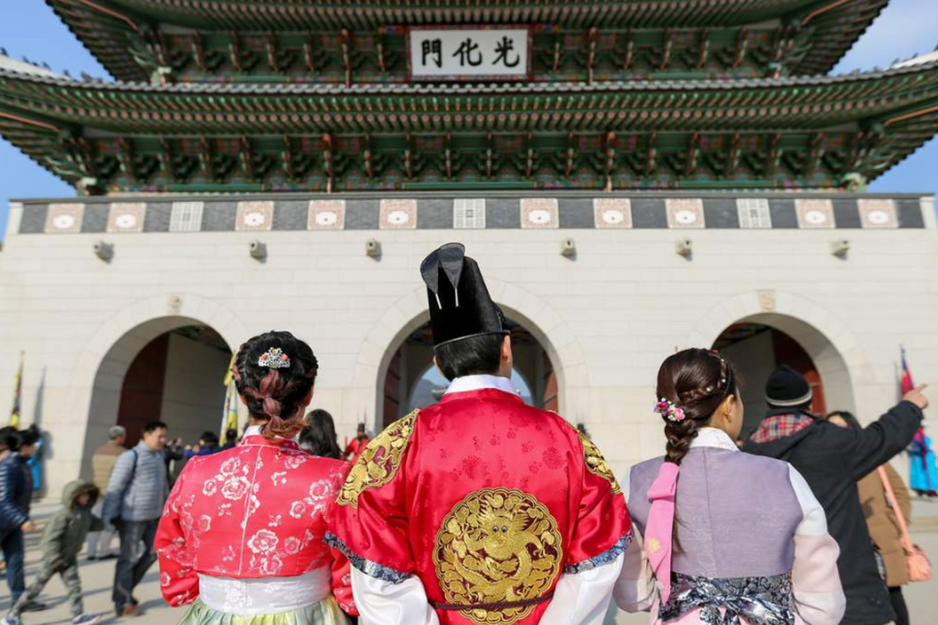 韩国文化产业的发展并非朝夕之间,是经过了漫长时间才能得以实现发展.