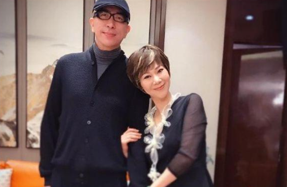 国乒传奇曹燕华!23岁退役57岁嫁高富帅,60岁依然风韵不减