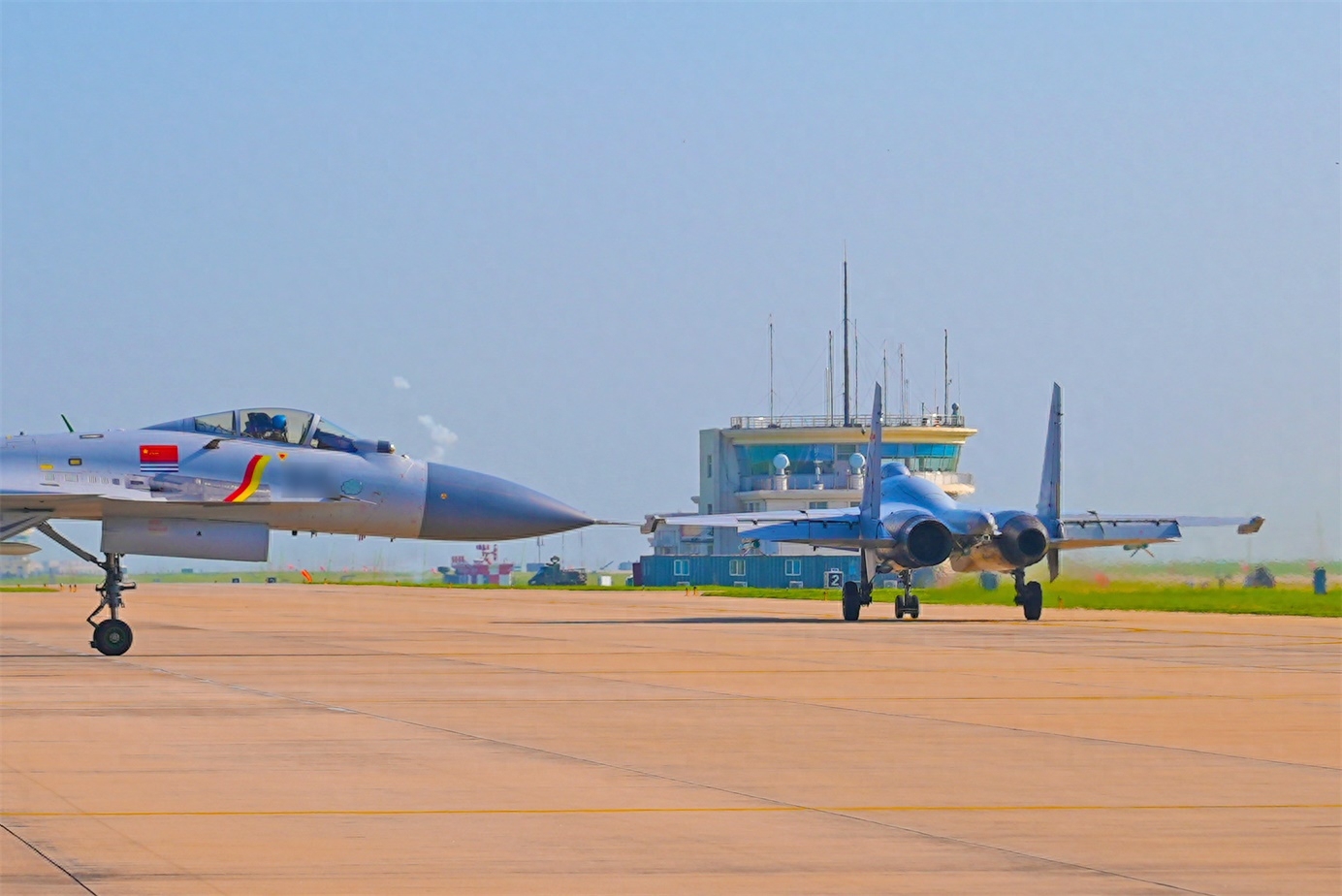 海军航空大学与空军航空大学对比