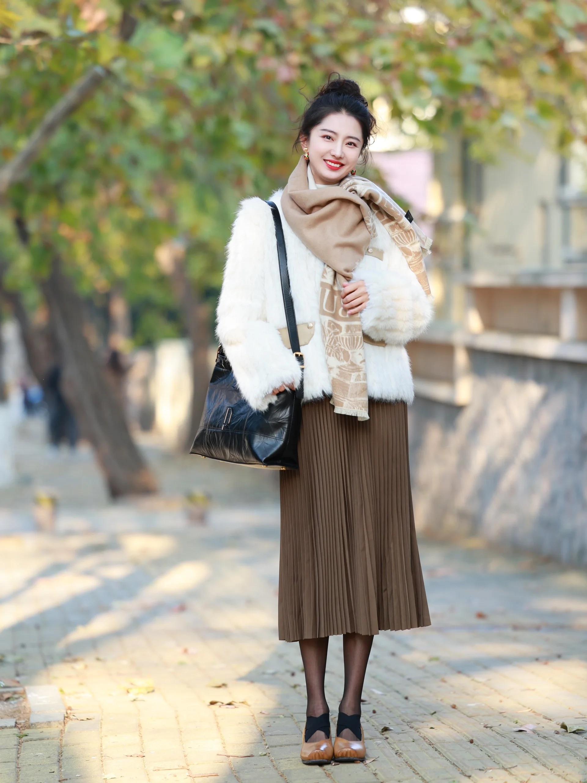 气质姐姐拍照姿势参考,这8个落落大方的姿势,气质优雅很好看