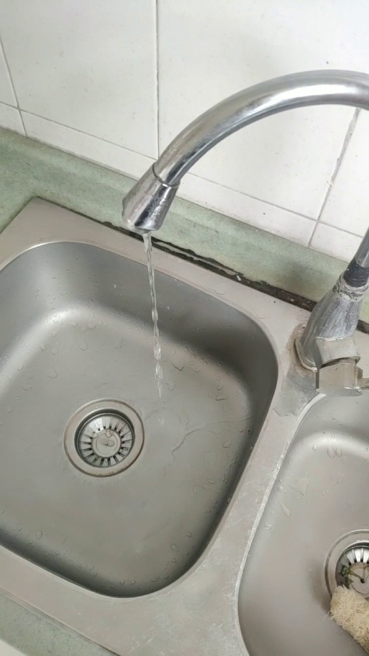 家里水龙头"水流小,水速慢"怎么办?教你3步,轻松排查出问题
