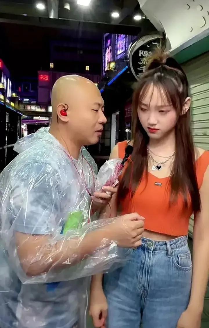 网红主播马晓伟因人气粉丝大增,钱挣多了,开始飘了,最终被封杀