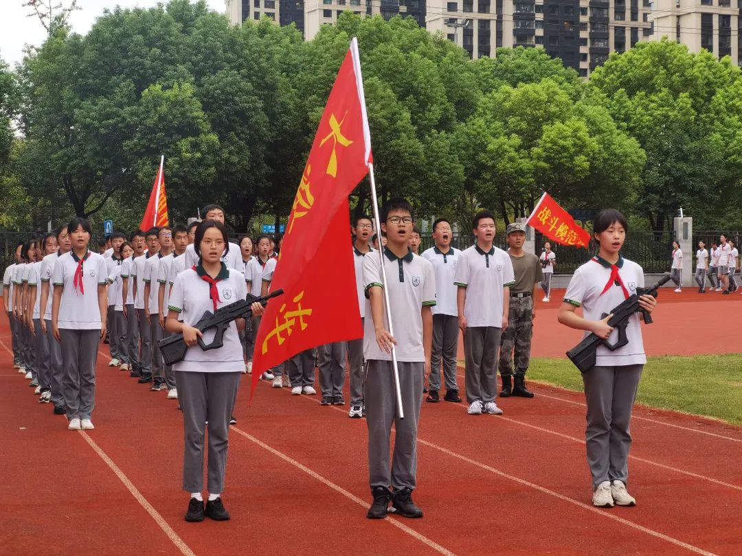 南师附中邺城路初级中学:新学期,国防教育让热血少年斗志昂扬!