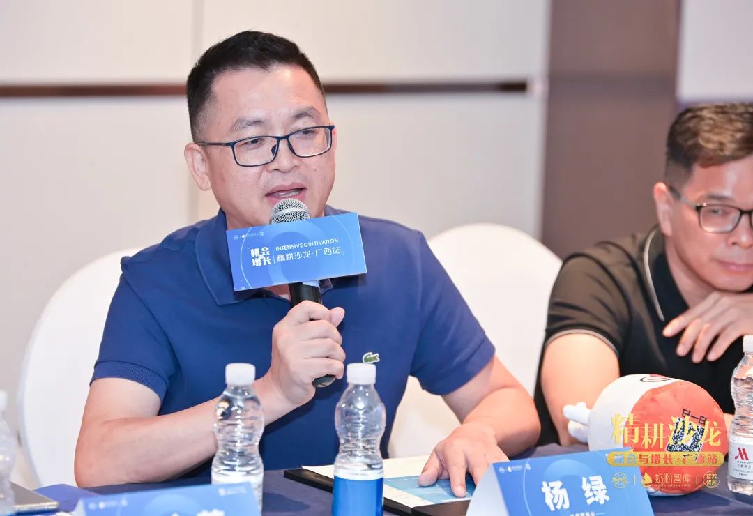 (从左至右:广西企鹅宝贝创始人戴国全,广西多爱孕婴董事长杨绿)