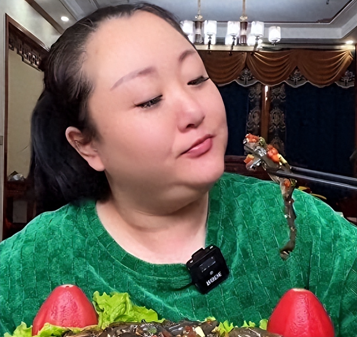 回顾网红北京胖姐:靠吃播赚2亿,疑似脑出血,称死后家产给老公