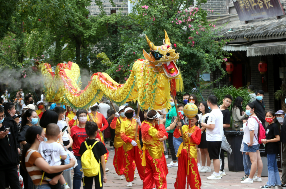 国庆天府游丨洛带古镇看舞龙表演了