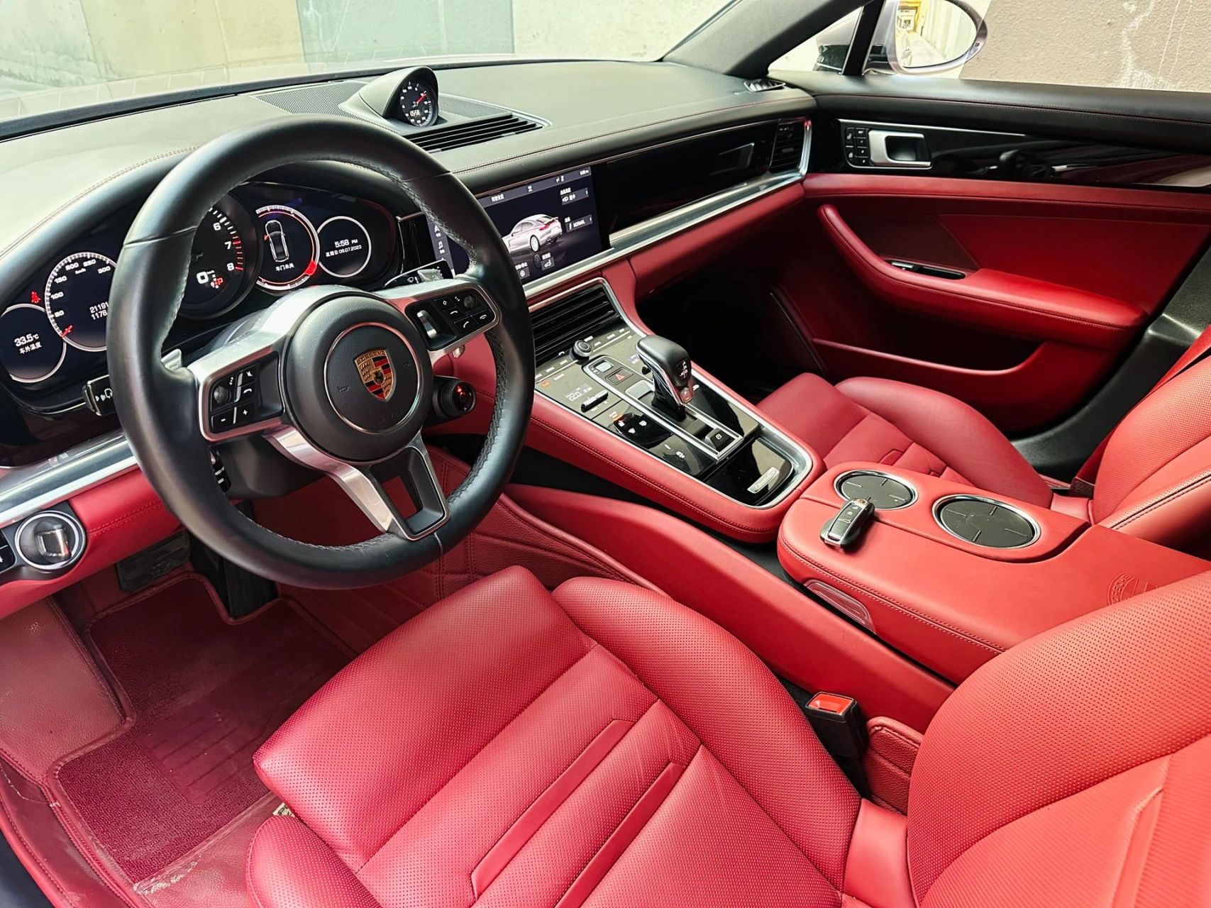 20年保时捷冰莓粉帕拉梅拉panamera 因为分手了 所以卖掉他给我买的