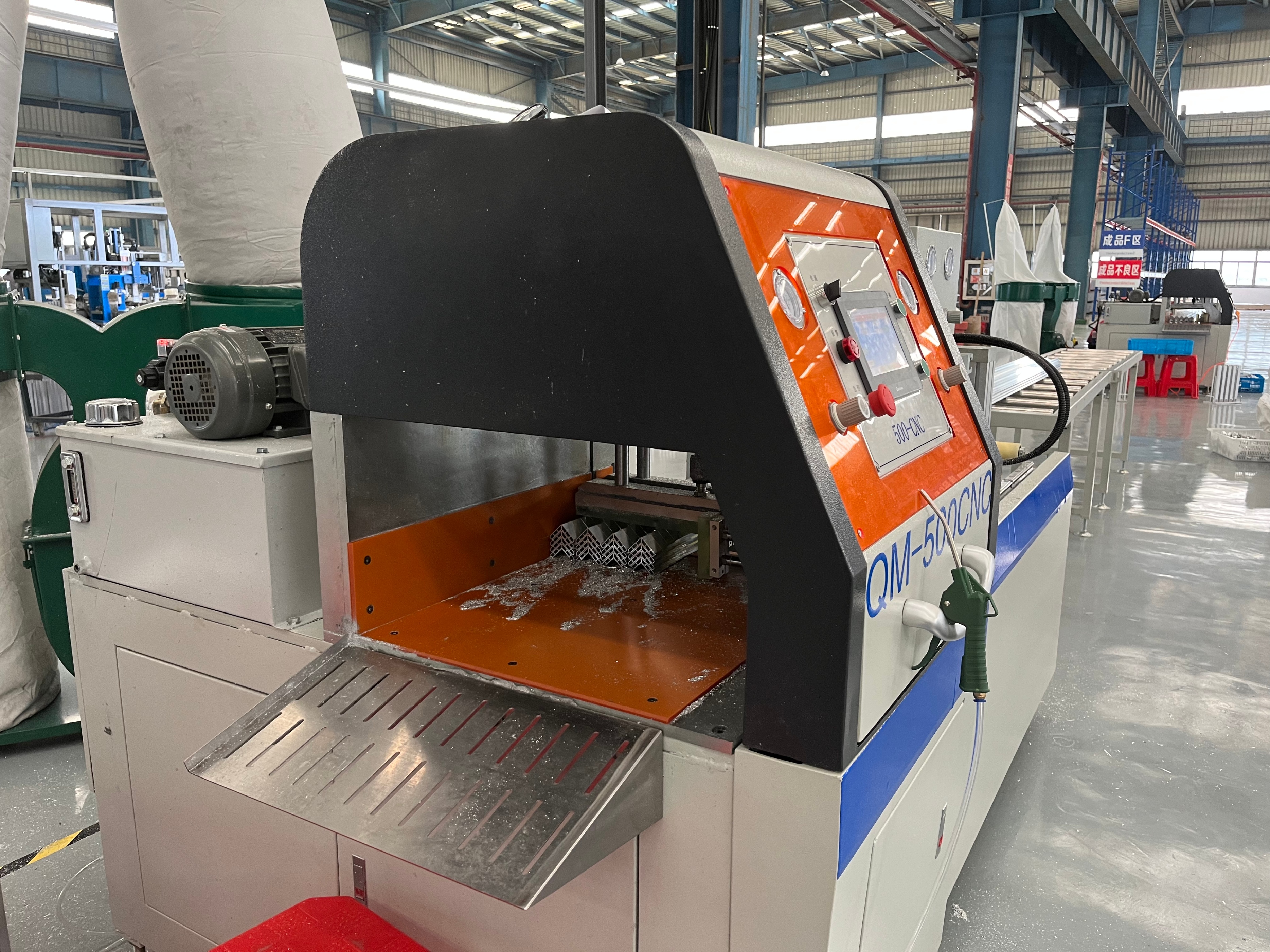 铝角码切割机精度不准从何下手?