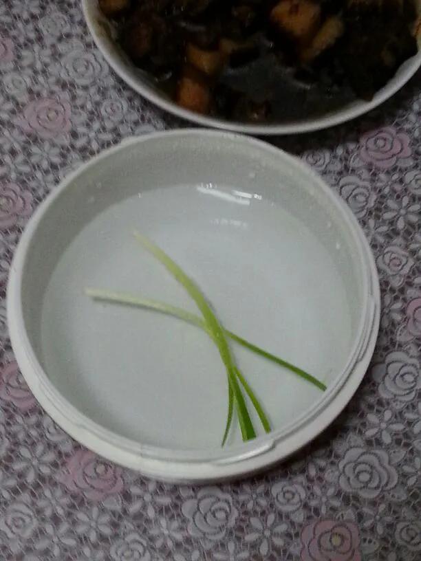 农村名菜猛龙过江,一根葱配一碗水,凭啥成乾隆皇帝最爱?