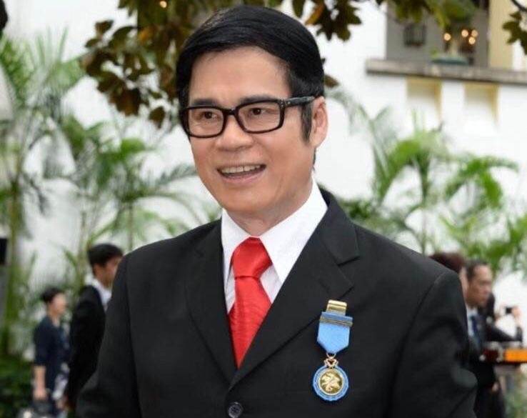 恭喜!传tvb绿叶安德尊与小18岁混血港姐谈恋爱,两人是多年同事