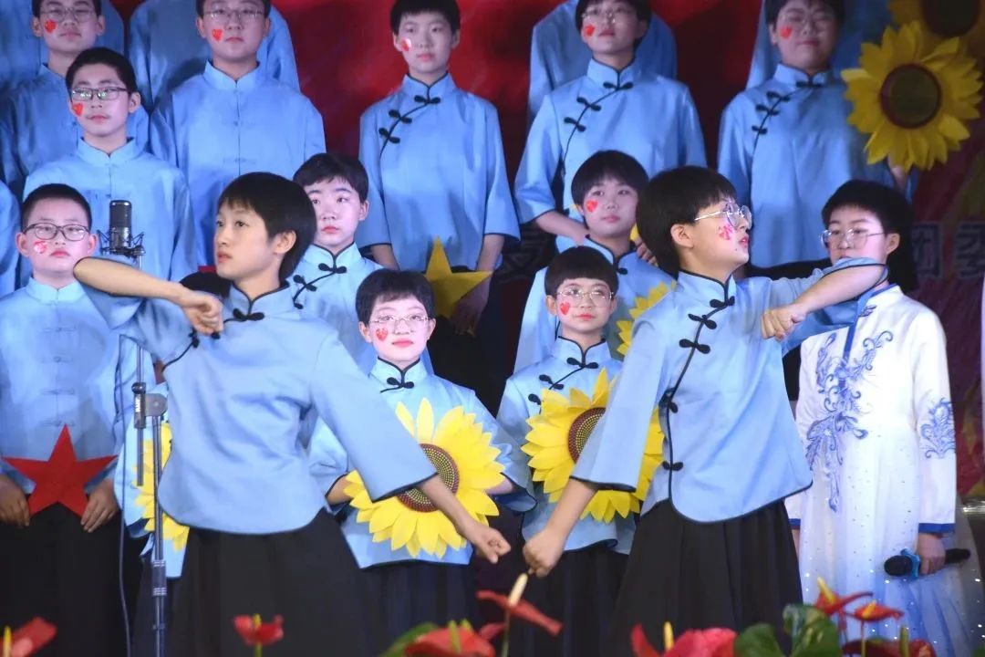 忻州市北方中学初一年级举行歌咏比赛