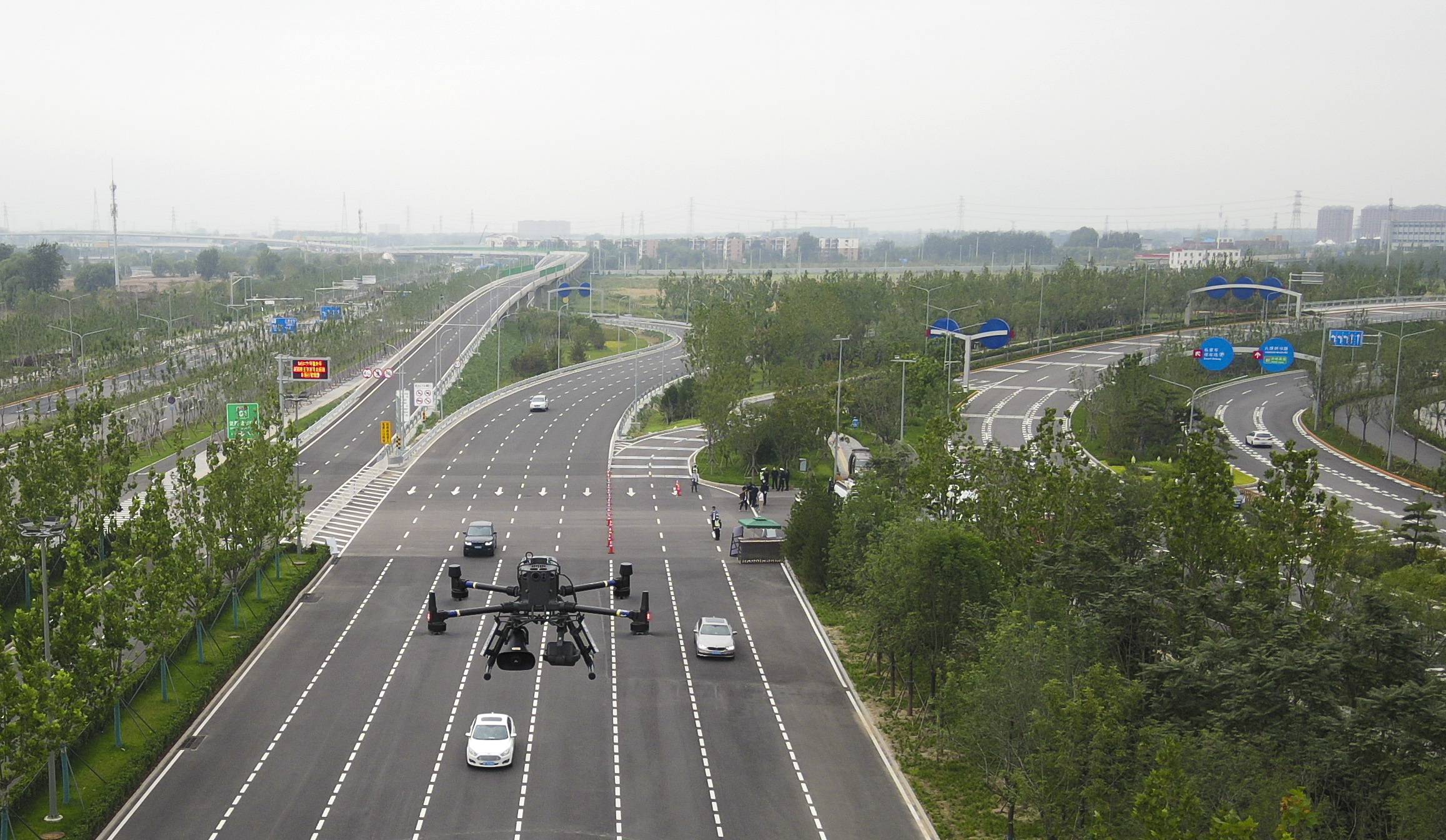 北京交警启用无人机参与交通执勤(3)