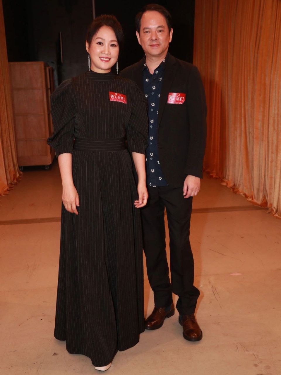 梁小冰&陈嘉辉夫妻档老公兴奋一起吃盒饭 梁小冰與陳嘉輝夫妻檔演出