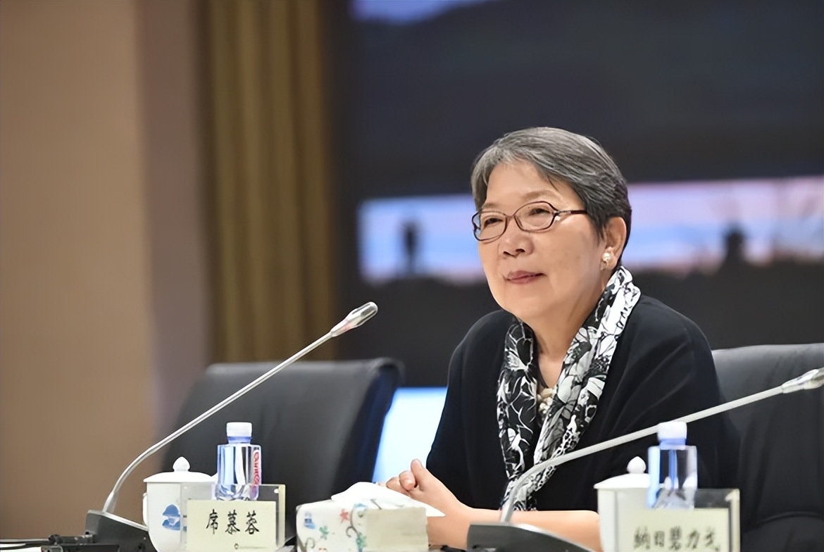 席慕蓉:建议将《愚公移山》移出课本,故事不合时宜,这在理吗?