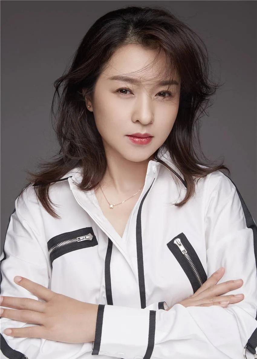 演员魏小军:40岁走红,45岁"消失",如今新身份露面惊艳众人