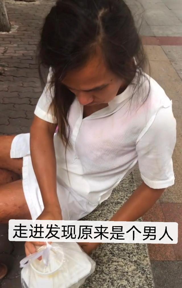 男人穿裙子留长发图片