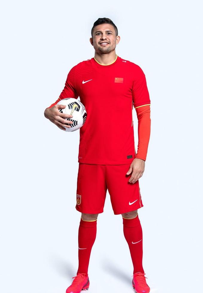 明天开打,cctv5直播!中国男足新款球衣出炉,23名国脚整装待发