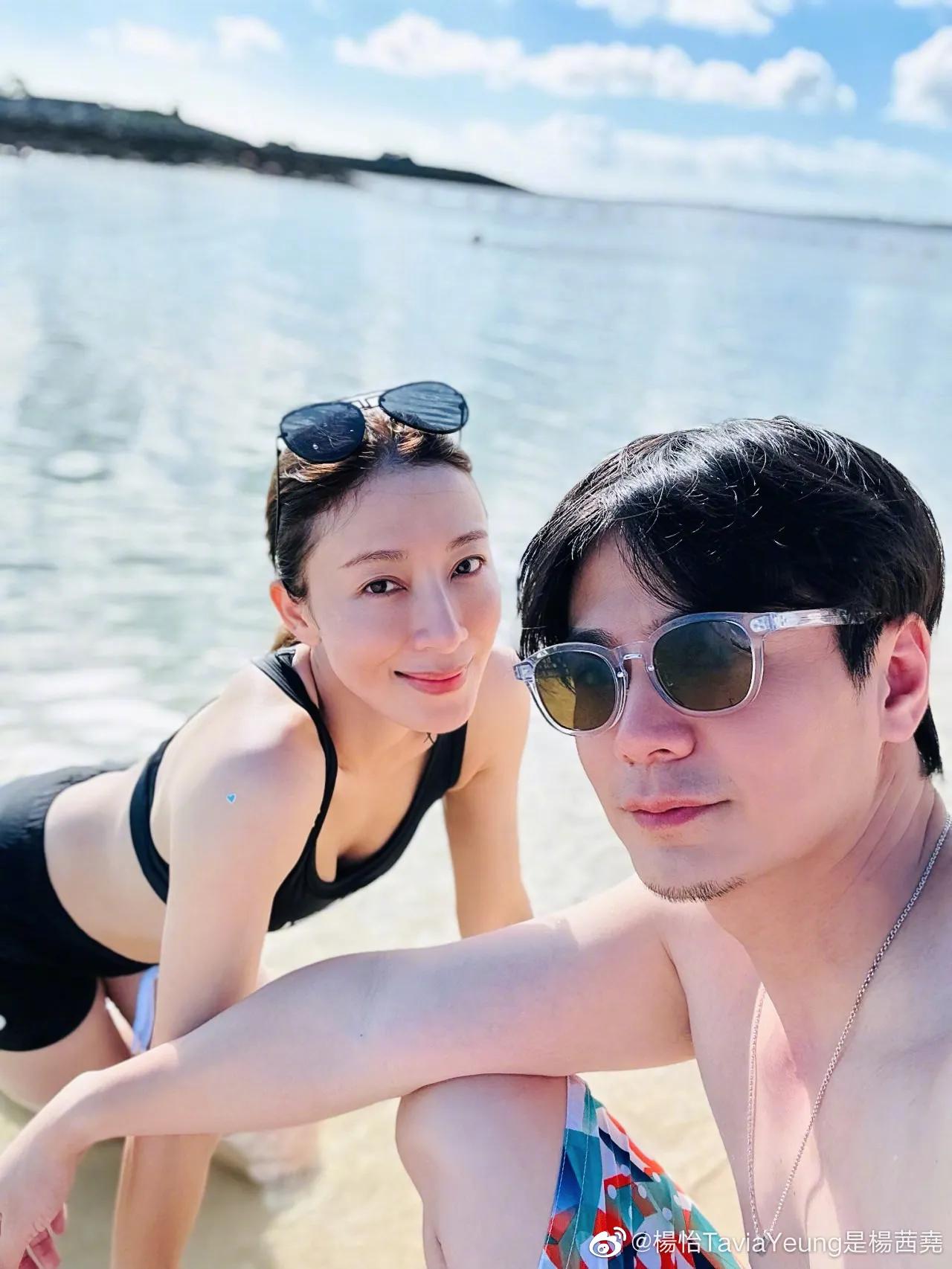 杨怡和家人海边出游,穿泳衣大秀苗条好身材,和老公同框画面养眼