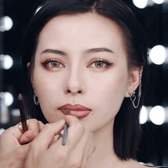 厚唇也能又飒又可爱,看看嘴巴嘟嘟的舒淇,辛芷蕾!