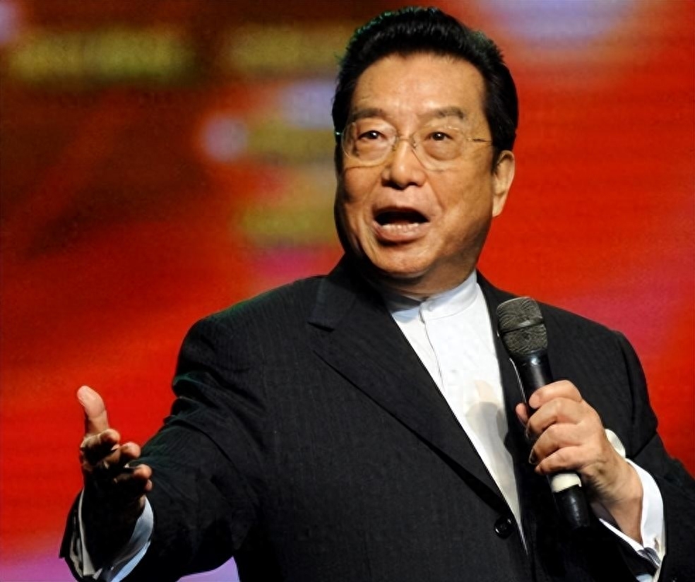 1963年,李双江大学毕业,被分配到新疆文工团工作.