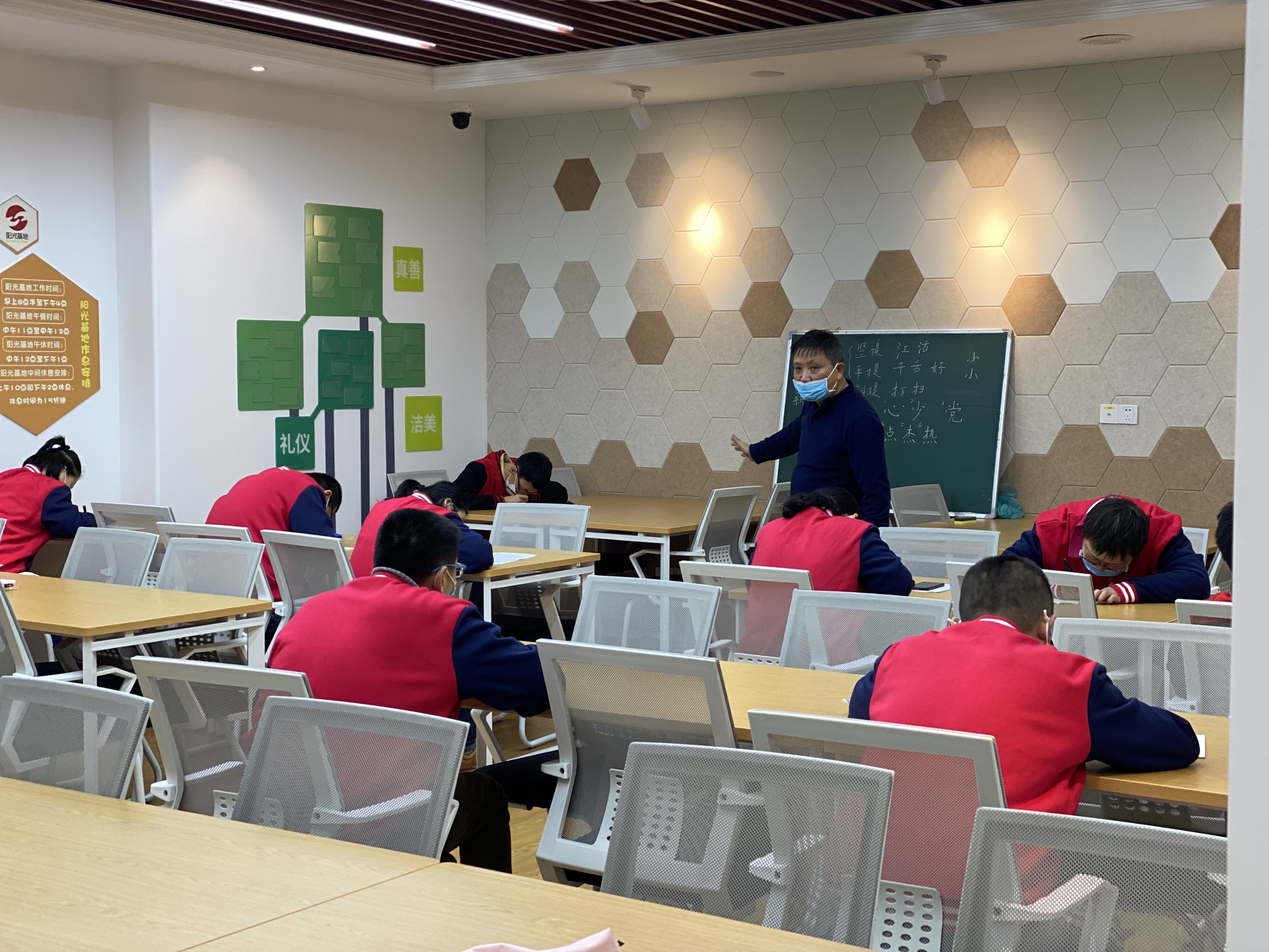 江湾镇街道阳光家园正式启用