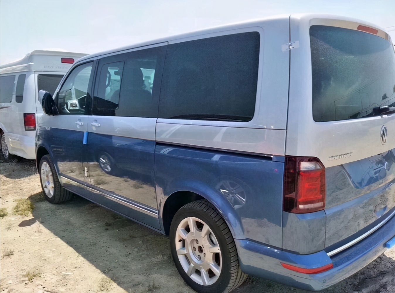 纪念版大众迈特威进店,2.0t柴油 四驱,双色车身造型真霸气!