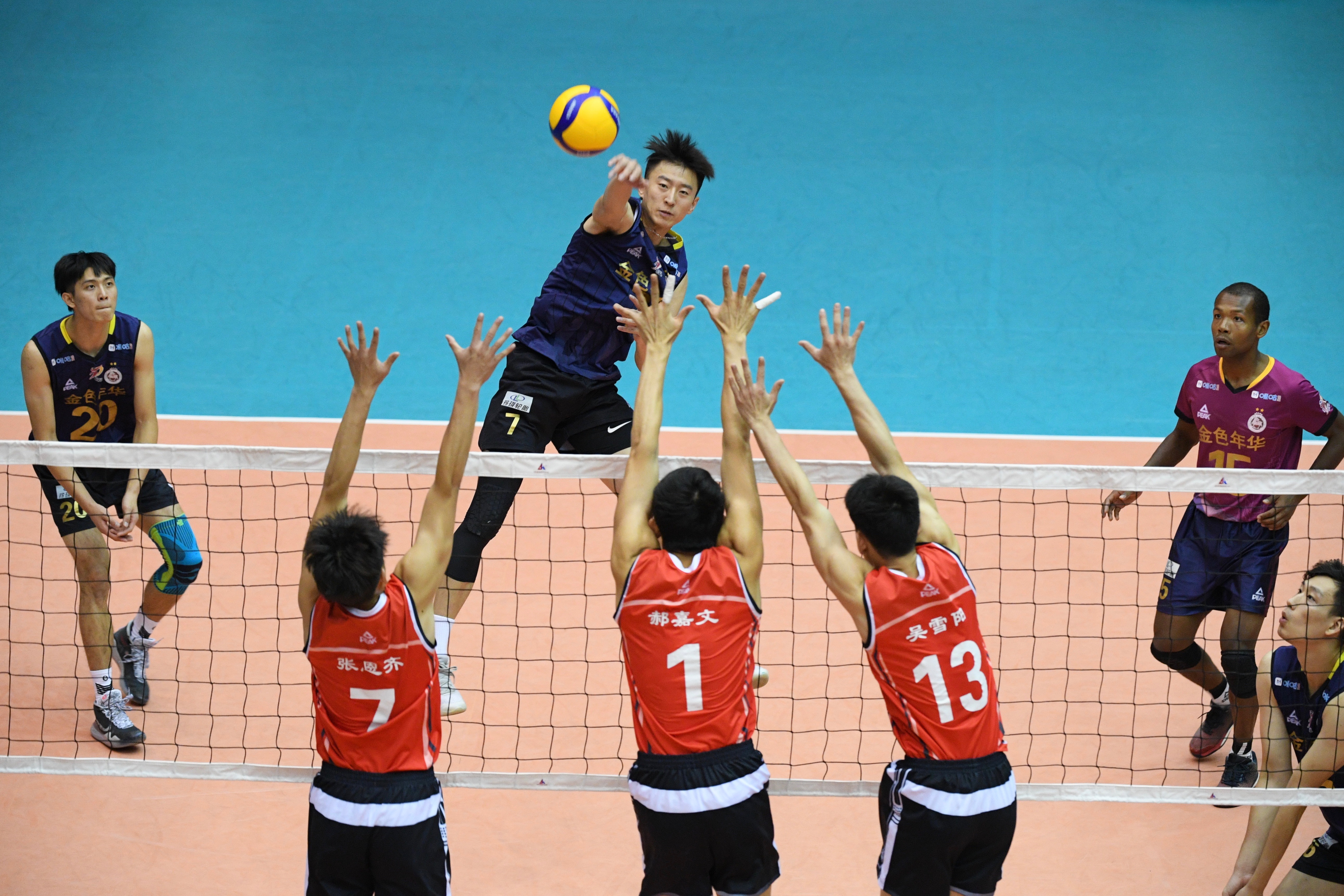 排球——全国男排锦标赛:湖北队胜上海队