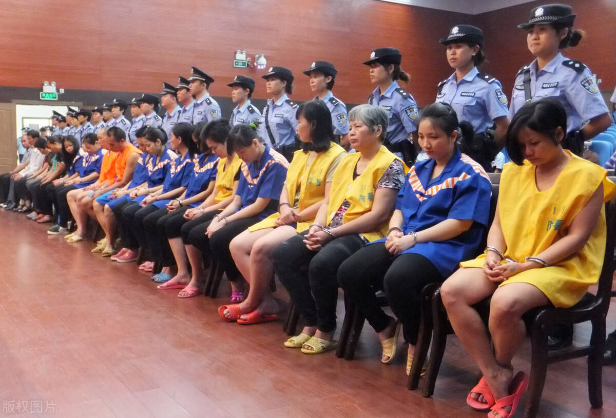 警方抓捕人贩子真实画面,两个月拐走13个孩子,上百警力一网打尽