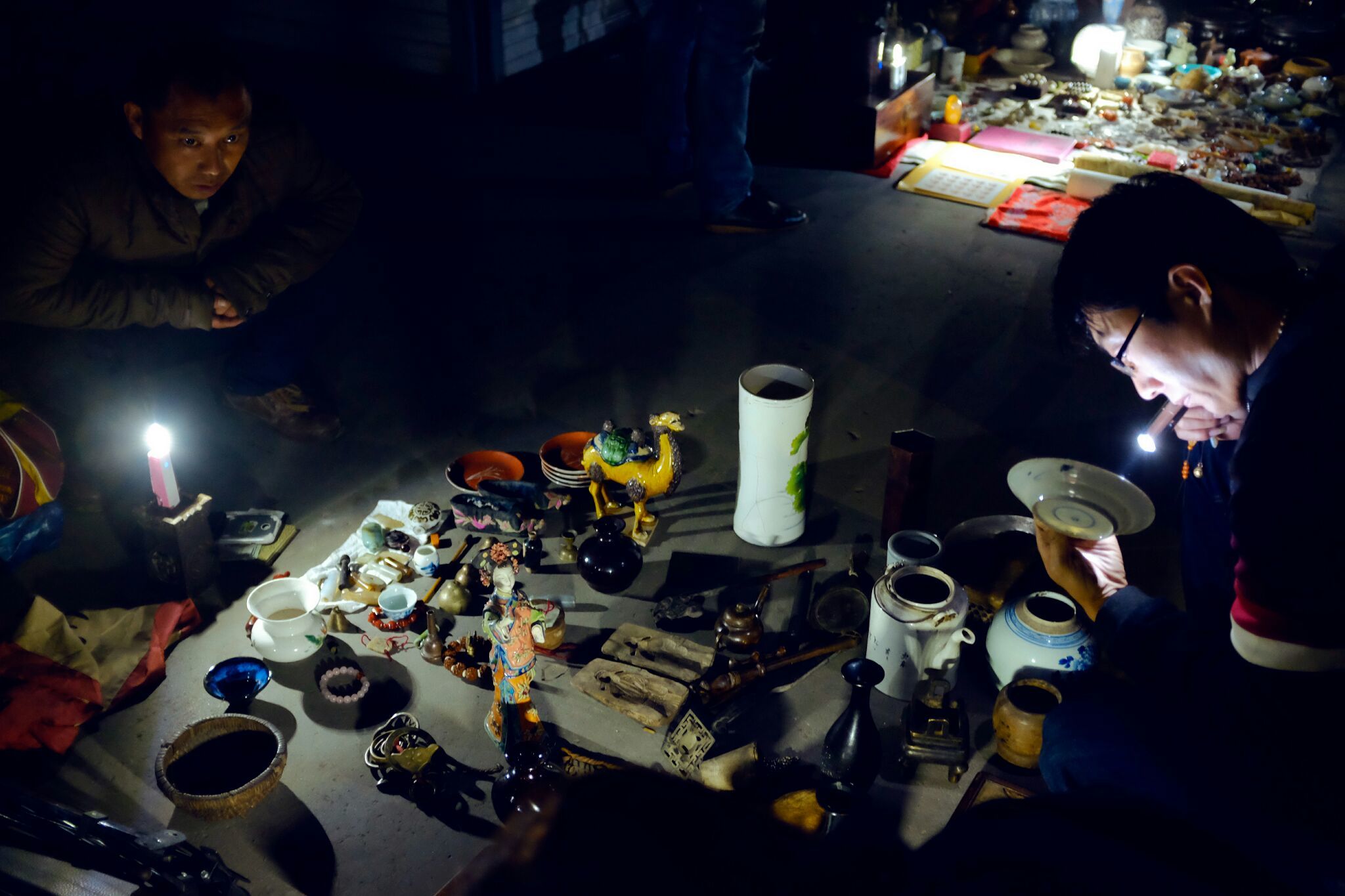 买卖全凭自愿!广州一神秘的夜半"鬼市",凌晨3点出摊天亮消失