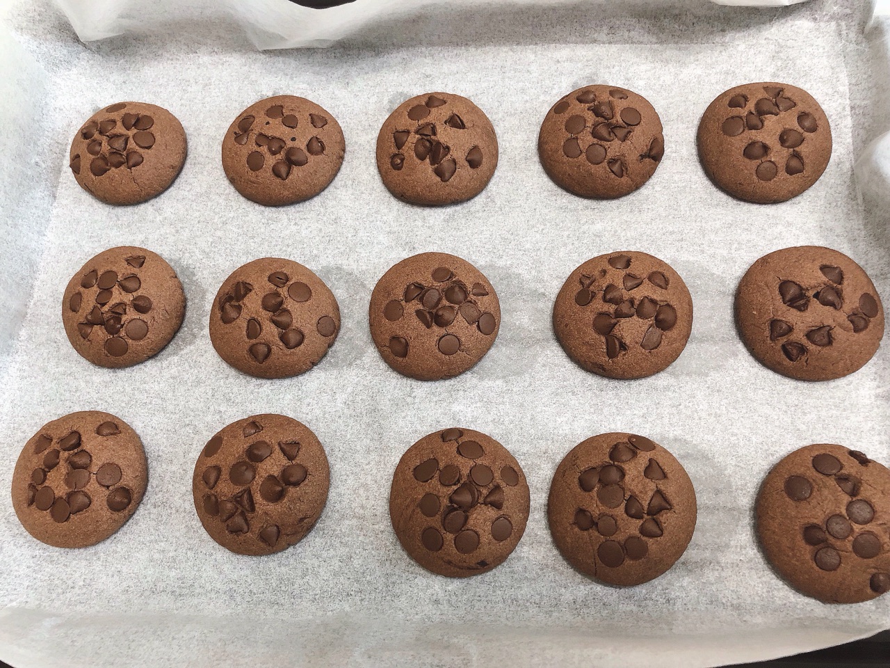 趣多多巧克力豆曲奇饼干,酥脆可口,一口一个根本停不下来!