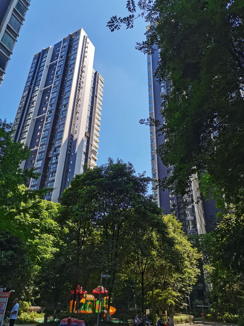 今天出来给粉丝量个房子,位于温江佳年华新生活a区.